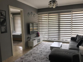 2 bedroom apt with air con & sea view 1 min to sea excellent central location